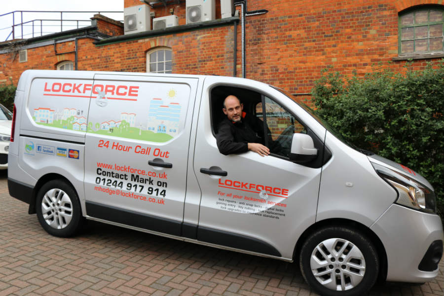 Lockforce franchise van callout worker to the rescue to fix locks