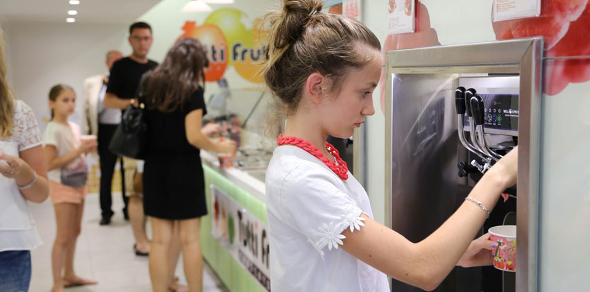 Tutti Frutti frozen yoghurt franchise staff