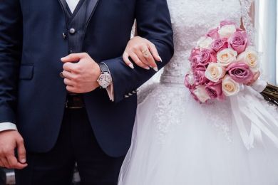 How to become a wedding consultant